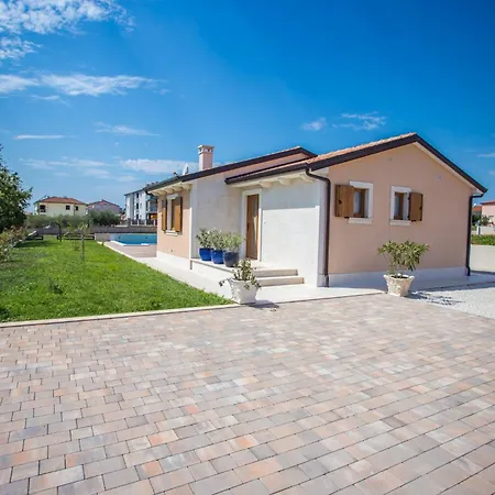 Vila Mihaela By Briskva *