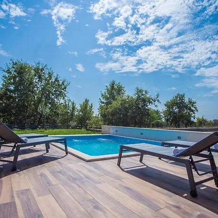 Mihaela By Briskva Vila *